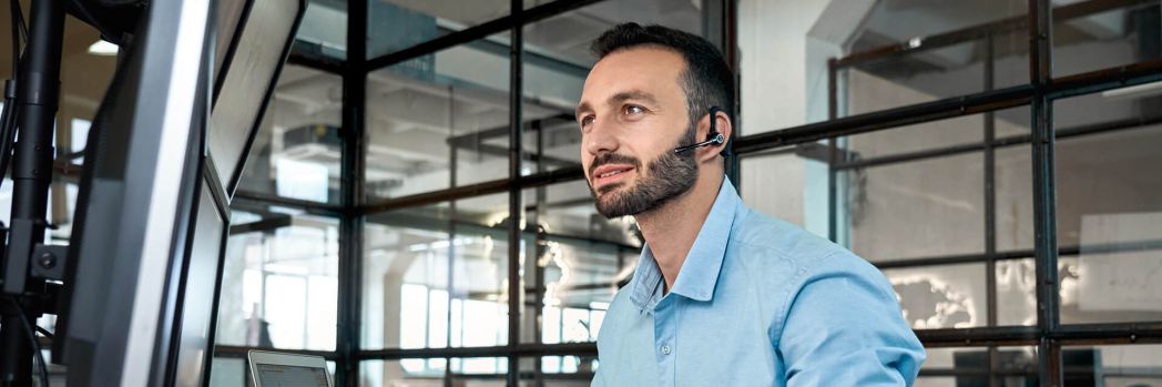 Order Management digitizes customers' orders for freight forwarders Man sits at his desk working on digitalized shipping orders in Order Management software.