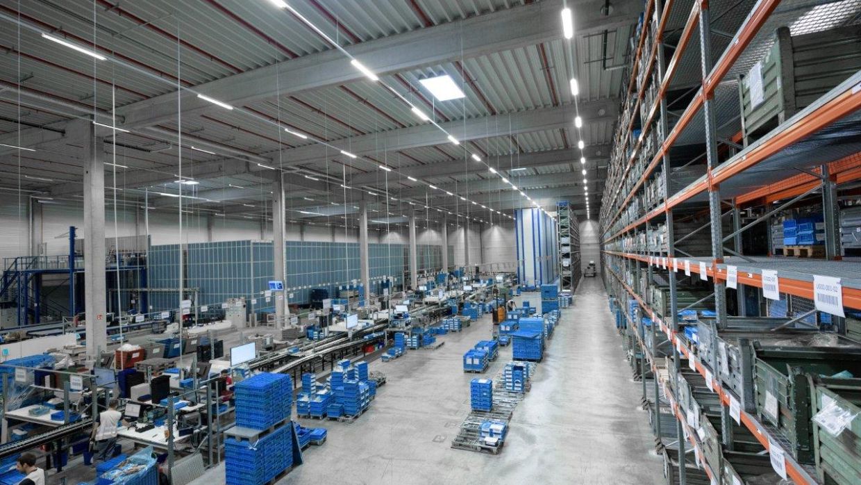 Software for material flow control from EIKONA Logistics in use in the automated warehouse of Schäflein Spedition GmbH Automatic warehouse in Langenau equipped with software from EIKONA Logistics.